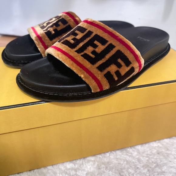 Authentic Fendi Zucca iconic logo pool slides - Picture 8 of 9
